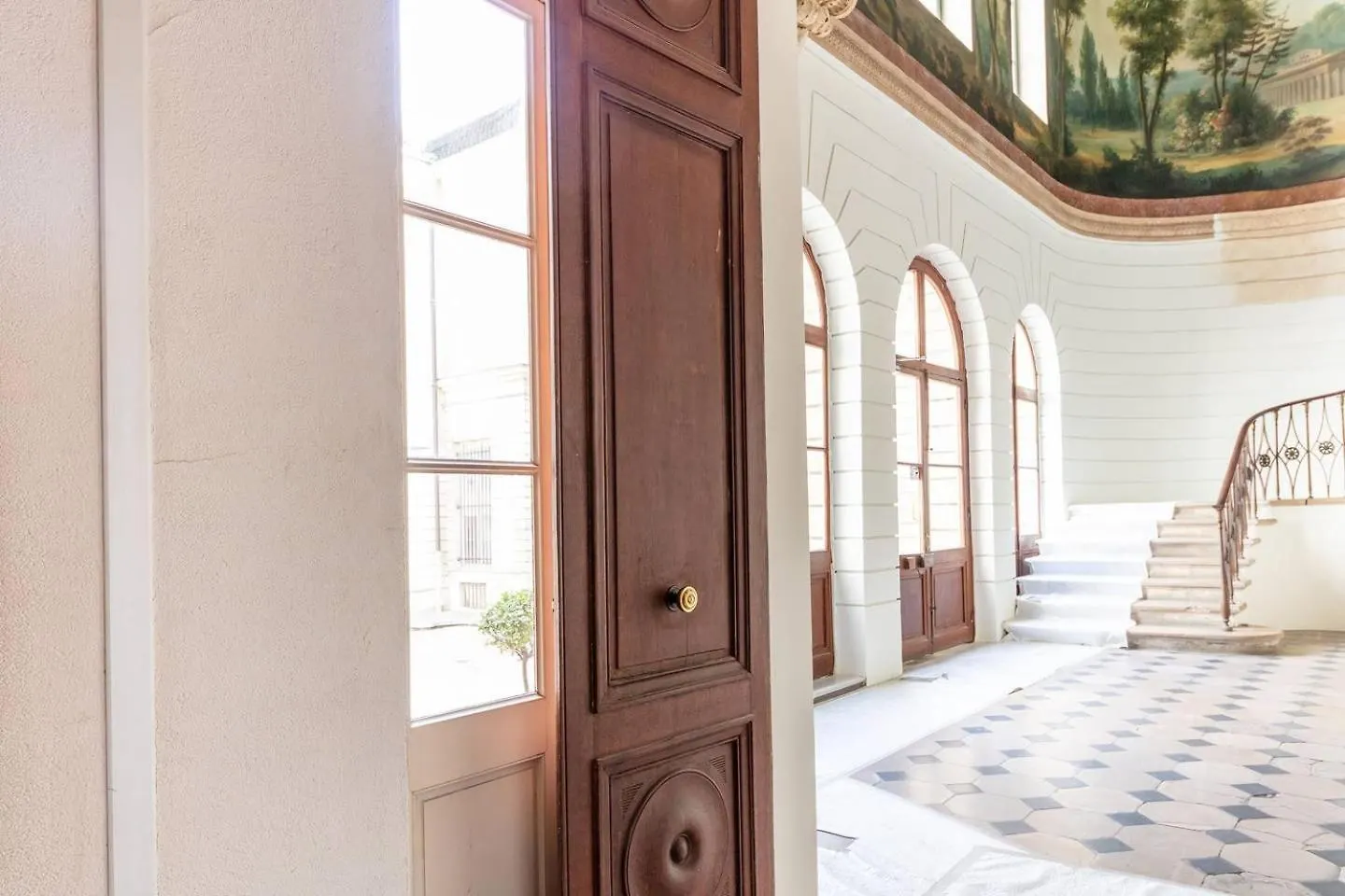 In Marais Elegant Flat In Old Bed and breakfast