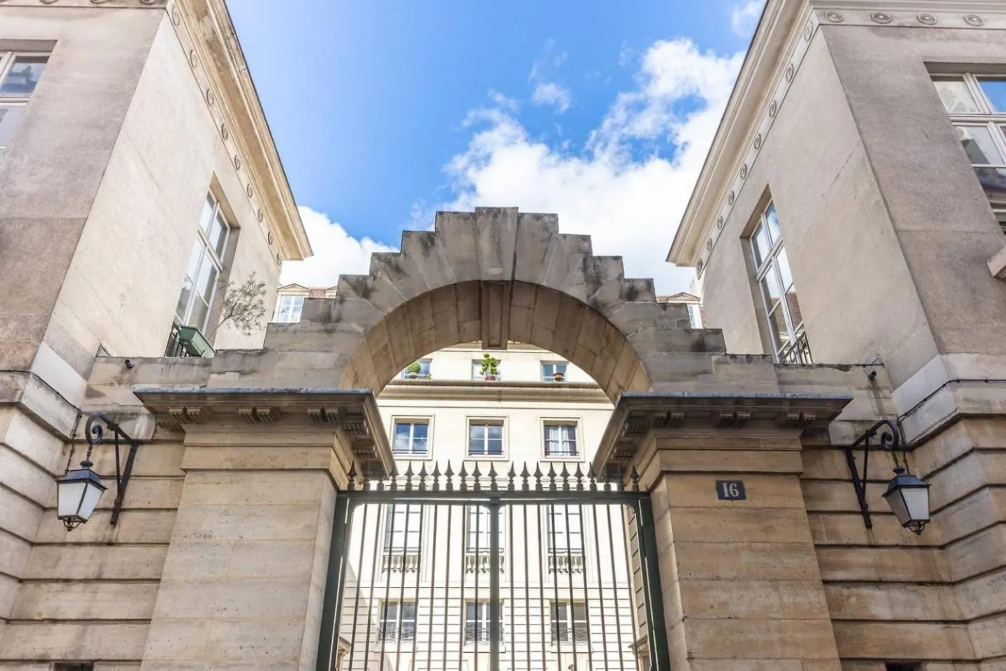 Bed and breakfast In Marais Elegant Flat In Old *